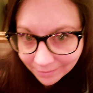 Meet your Posher, Lora